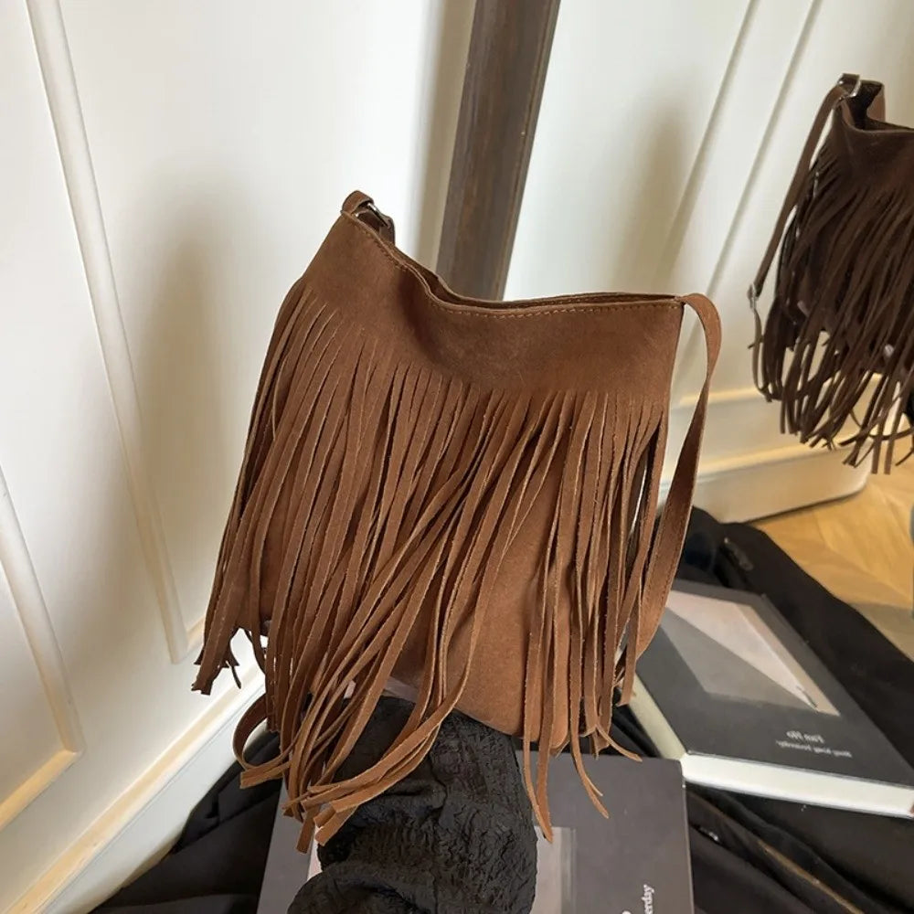 Fashion Suede Fringe Crossbody Bag Large Capacity Solid Color Shoulder Bag Boho Style Adjustable Shoulder Strap Bucket Bag Women