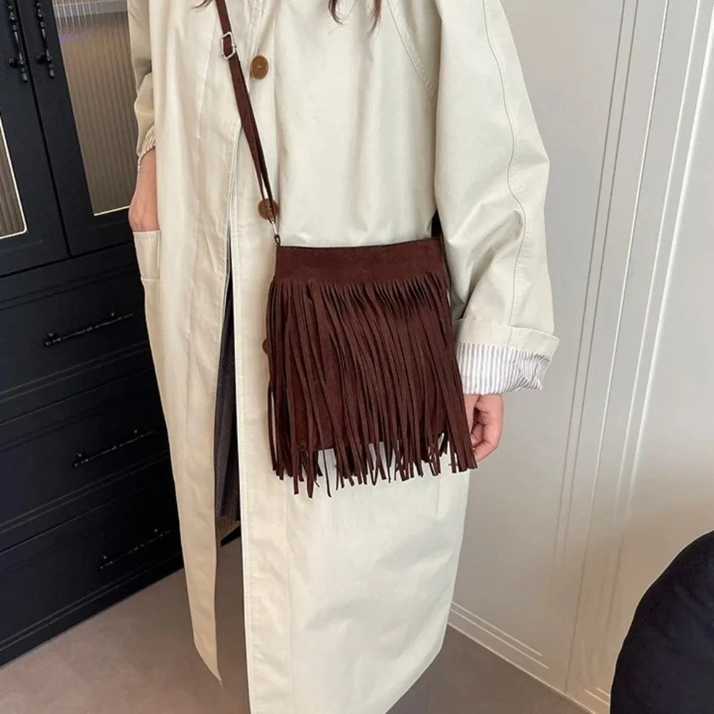 Fashion Suede Fringe Crossbody Bag Large Capacity Solid Color Shoulder Bag Boho Style Adjustable Shoulder Strap Bucket Bag Women