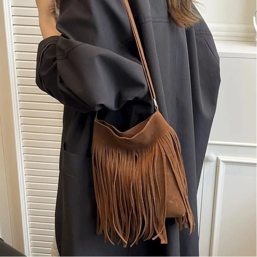 Fashion Suede Fringe Crossbody Bag Large Capacity Solid Color Shoulder Bag Boho Style Adjustable Shoulder Strap Bucket Bag Women