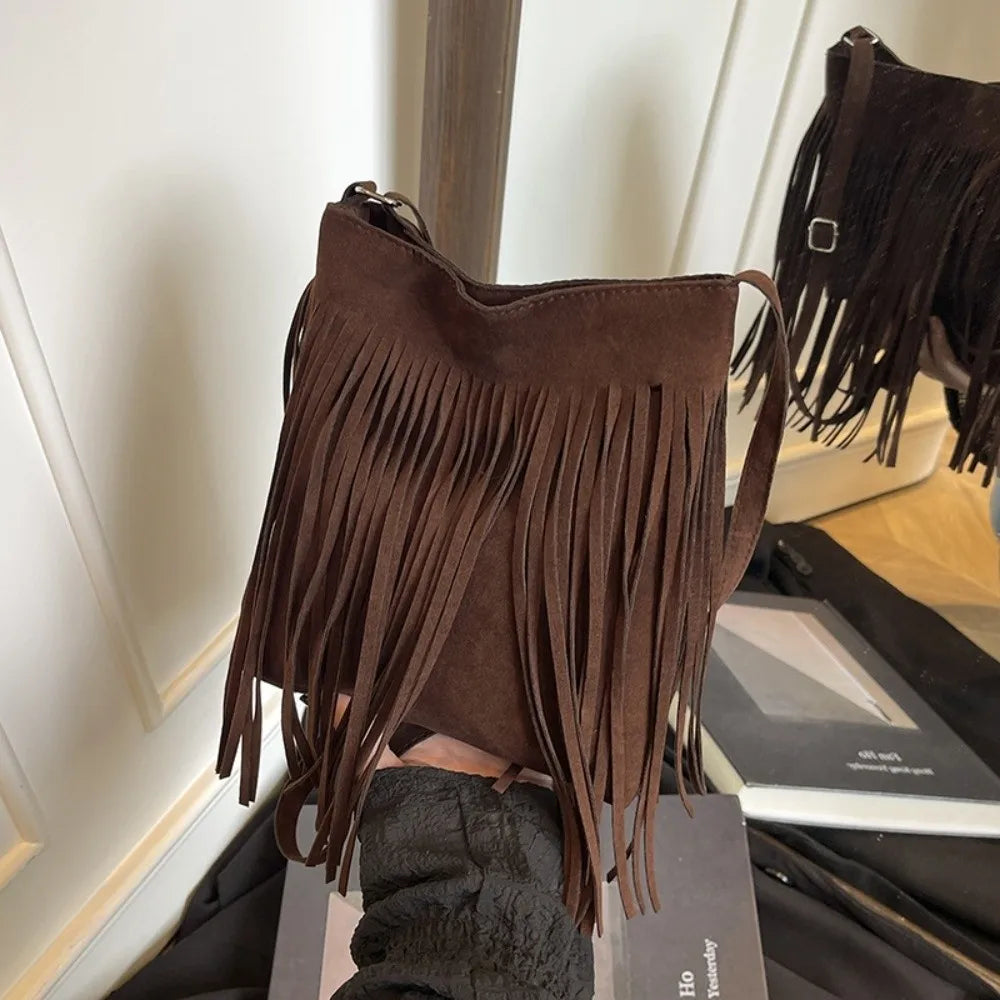 Fashion Suede Fringe Crossbody Bag Large Capacity Solid Color Shoulder Bag Boho Style Adjustable Shoulder Strap Bucket Bag Women