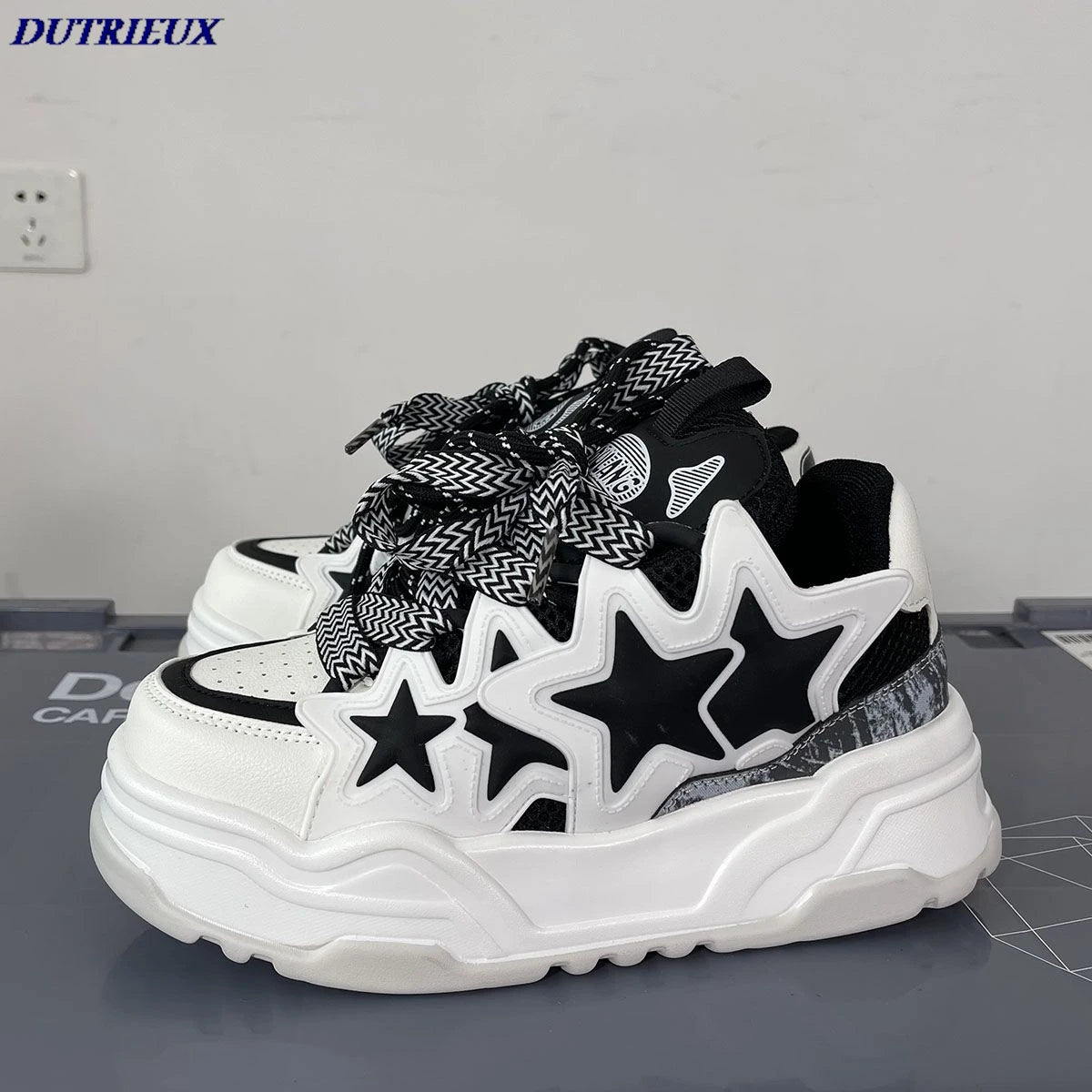 Autumn and Winter New Platform 2024 Height Increasing Comfortable Versatile Couple Casual Shoes