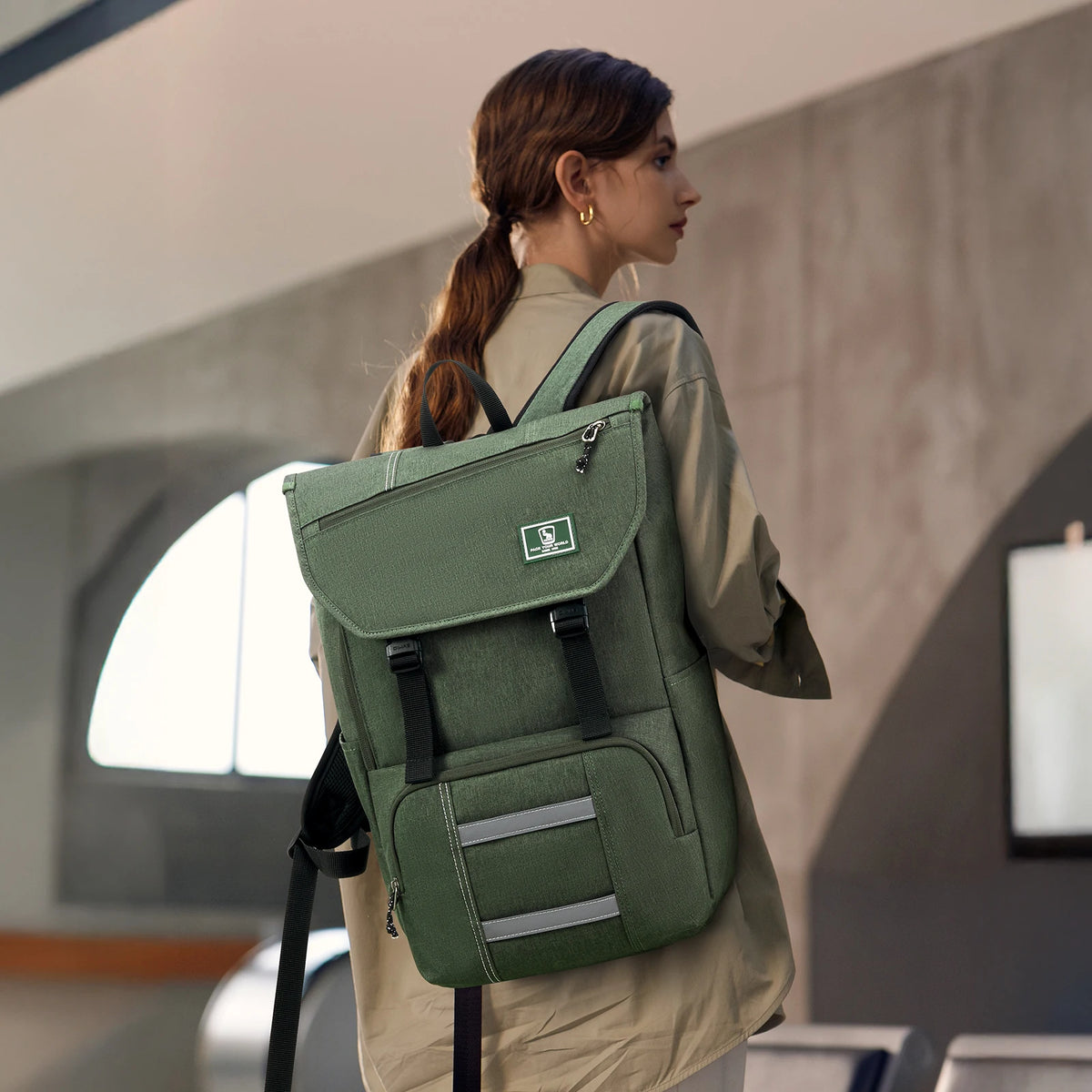 OIWAS Waterproof Backpack for Daily Travel Suitable for Everyday Outings