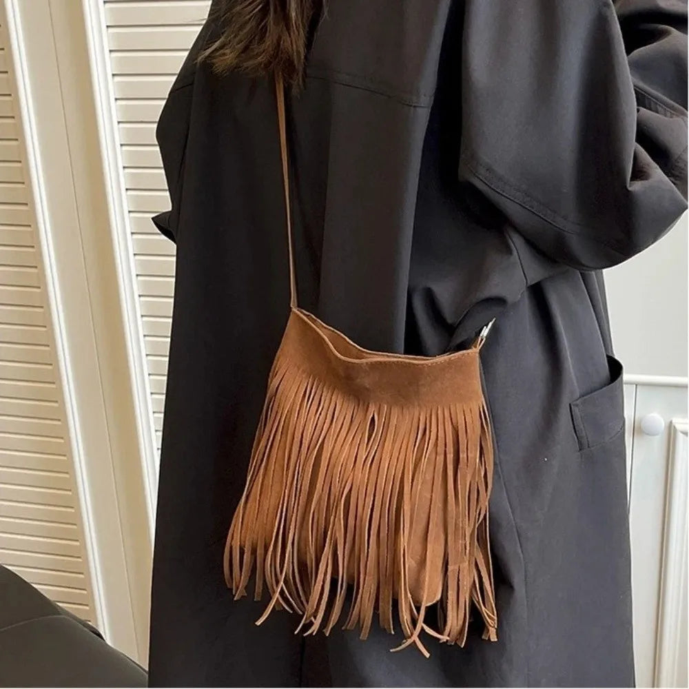 Fashion Suede Fringe Crossbody Bag Large Capacity Solid Color Shoulder Bag Boho Style Adjustable Shoulder Strap Bucket Bag Women