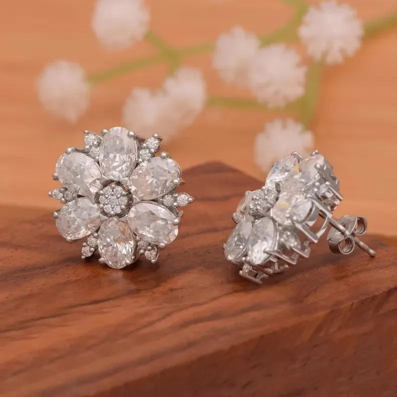 Classic Silver Halo Stud Earrings Rhodium Plated Flower Shape Moissanite Luxury Fashion for Women Elegant Party Wear Gift