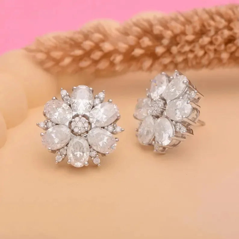Classic Silver Halo Stud Earrings Rhodium Plated Flower Shape Moissanite Luxury Fashion for Women Elegant Party Wear Gift