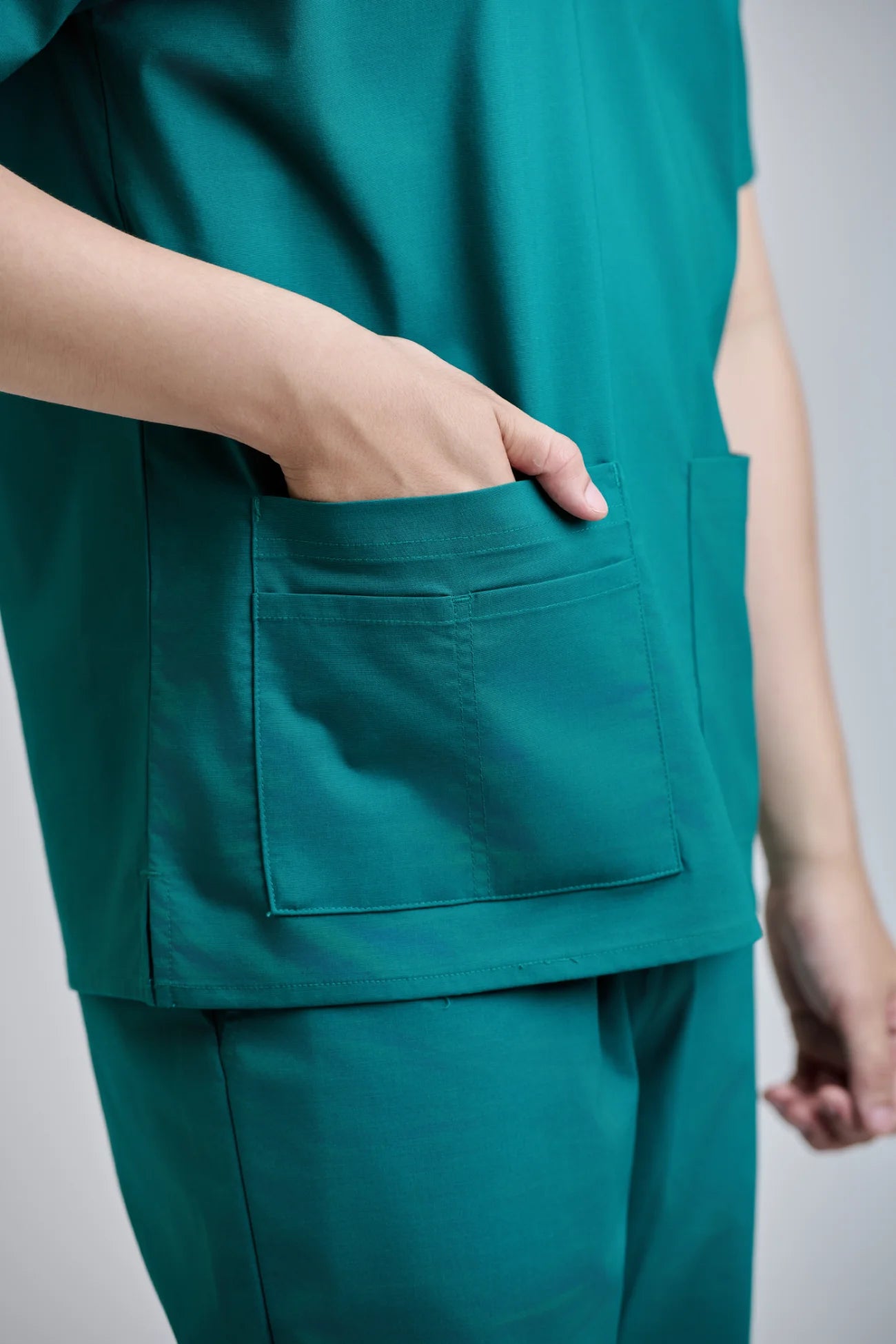 FMF Unisex Medical Scrub Set | 52% Cotton 45% Polyester 3% Spandex WFX-CVC Fabric | Needle Detection | Vietnamese Made |