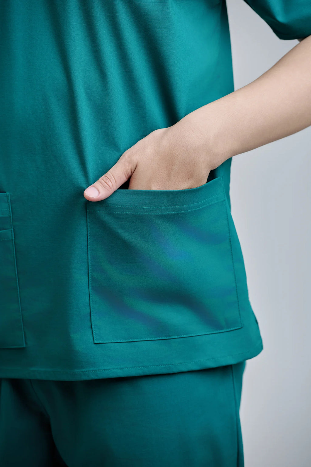 FMF Unisex Medical Scrub Set | 52% Cotton 45% Polyester 3% Spandex WFX-CVC Fabric | Needle Detection | Vietnamese Made |