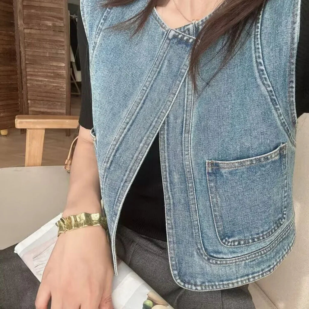 Vintage Denim Vest Women New Round Neck Loose Fit Slimming Waistcoat Fashion Sleeveless Top Casual Versatile Outerwear Jacket