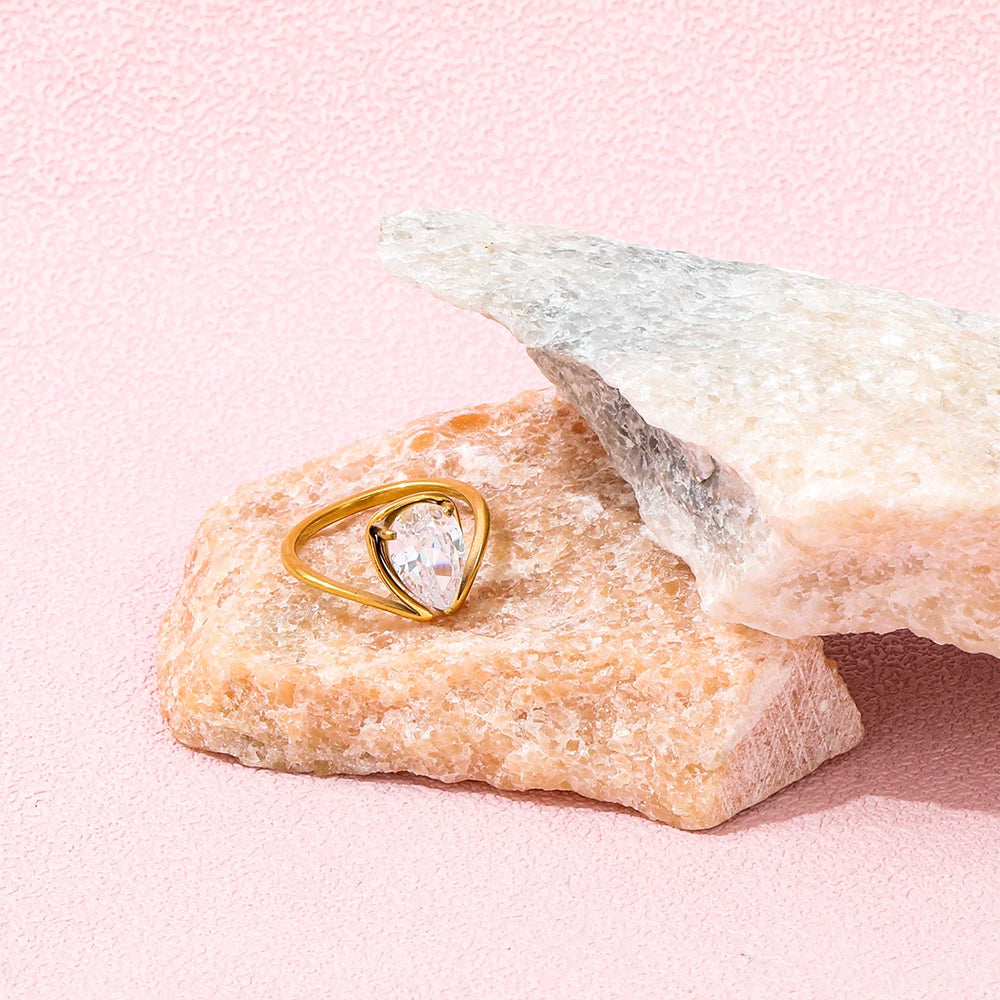 Trendy Stainless Steel Fine Arrow Rings 18K Gold Plated with Water Drop & Big Zircon for Gifts