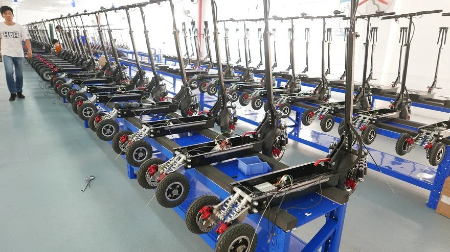 2026 Factory Wholesale Price Electric Skateboard Planar Wheels Aluminum Frame 6000W Motor Lightweight