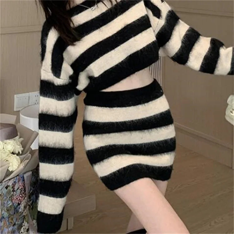 Fashion Lady Autumn New Arrival Crew Neck Long Sleeve Pearl Beading Jumper  and Hip Wrap Skirt Sweater Set