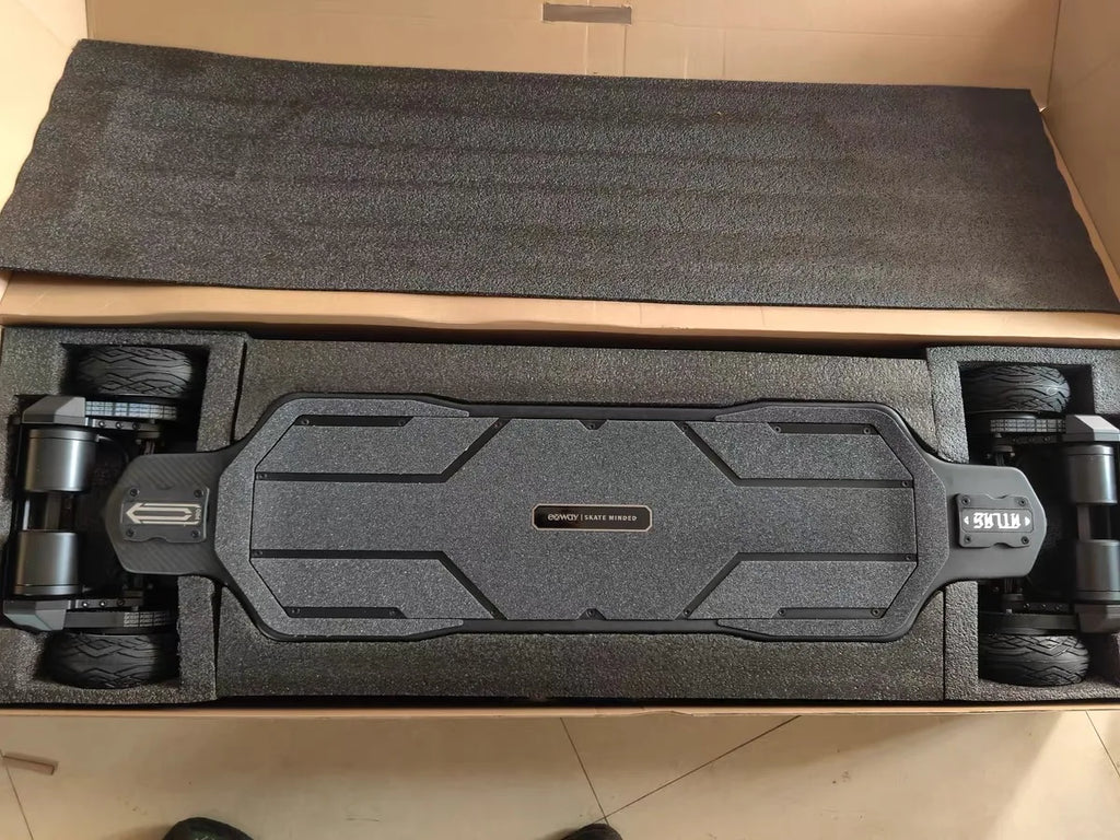 Outdoor Exway Atlas Pro off Road Electric Skateboard with Four-wheel Drive High Speed 7056W Carbon Fiber Long Endurance Adults