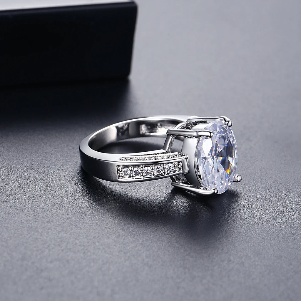 LUOTEEMI Fashion Jewelry Couple Wedding Rings One Oval Cut CZ Zircon Vintage CZ Engagement Rings