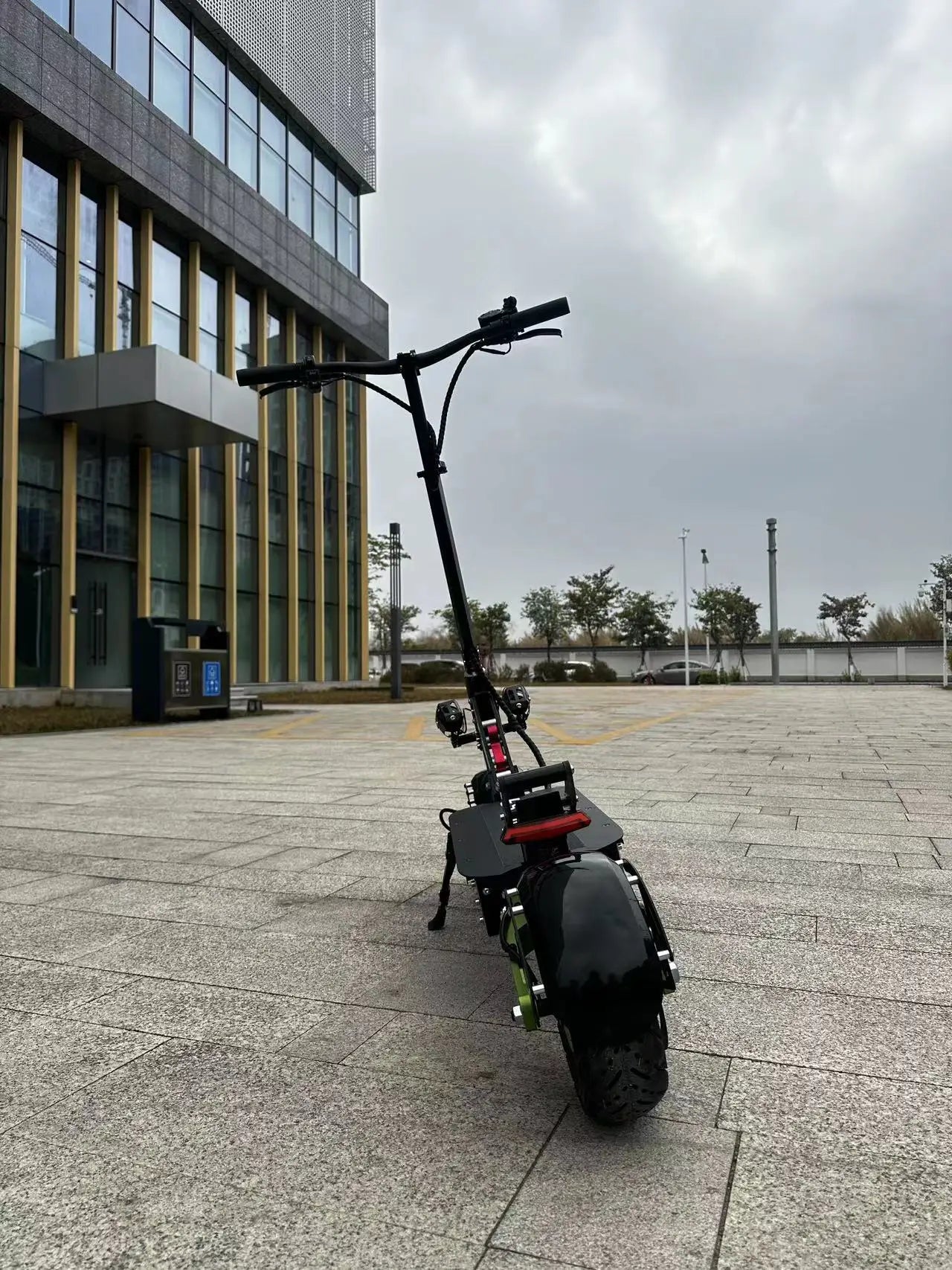 High Power Foldable Portable Electric Scooter Qatar 60V 6000W Dual Motor Fast Speed 80Km Adult E Scooter With Street Legal
