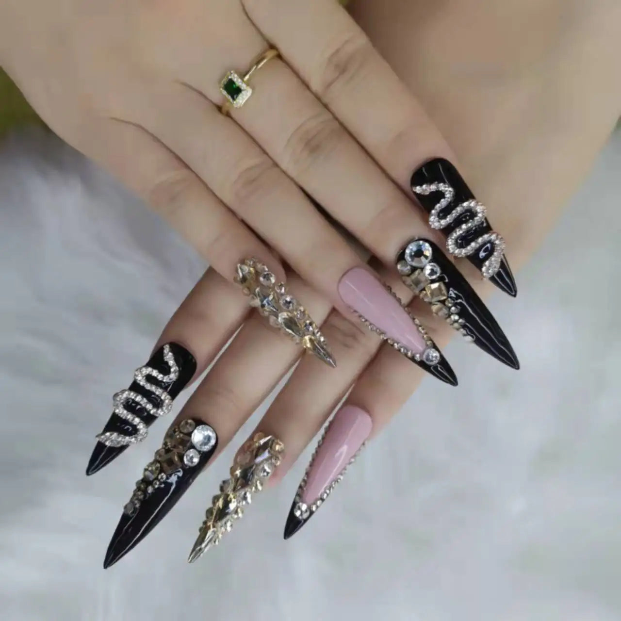2024 Newest Wholesale Private Label Handmade Press Nails Ins Most Popular Trending Artificial Fingernails Acrylic Full Design