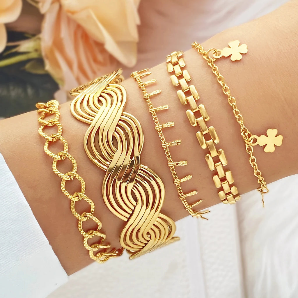 New Cute Cat Geometric Diamond Gold Metal Bracelets for Women Crystal Twisted Gold Color Metal Bangle Fashion Jewelry Gifts