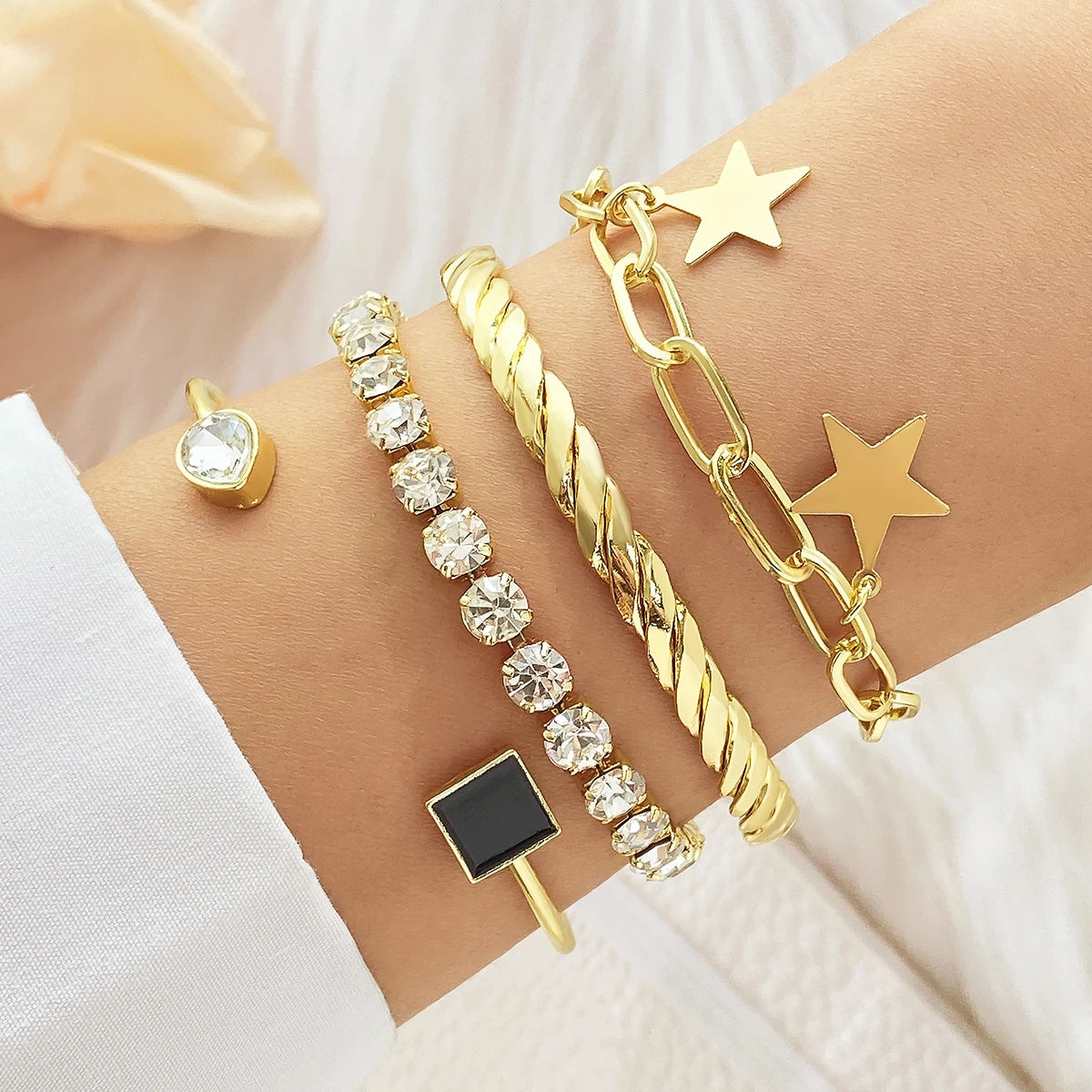 New Cute Cat Geometric Diamond Gold Metal Bracelets for Women Crystal Twisted Gold Color Metal Bangle Fashion Jewelry Gifts