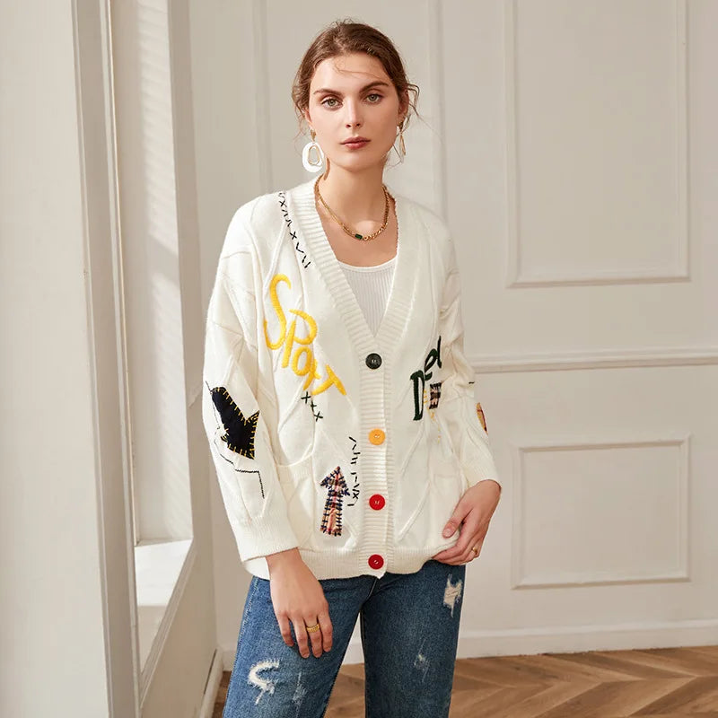 Wholesale Autumn New Arrival Fashion Lady v Neck Custom Fit Letter Heart Shape Embroidery Women Sweater Coat Casual Style Button