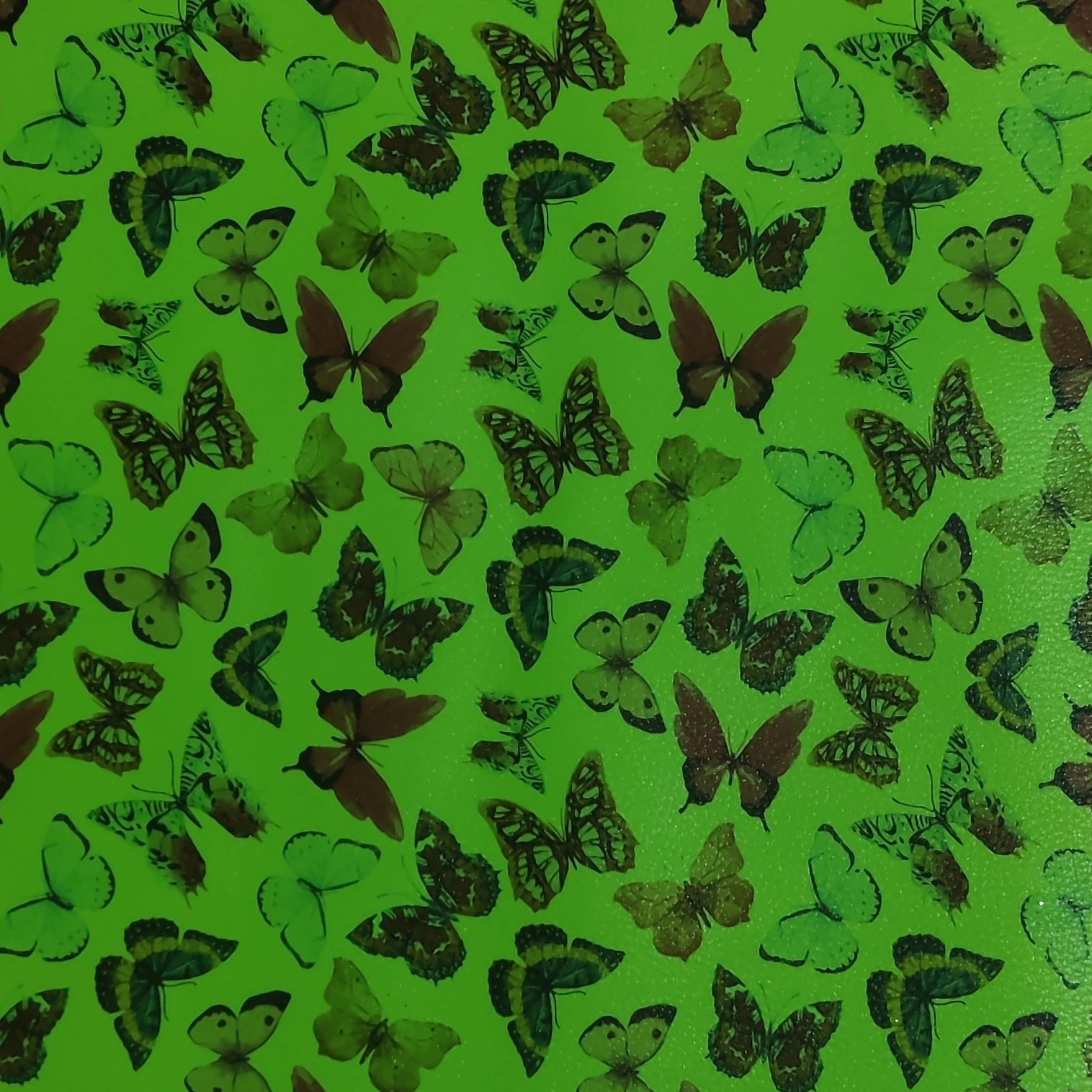 A-1127 PU Synthetic Leather Glitter Effect Butterflies Design Durable Fabric for Fashion Bags Shoes Sofas Outdoor Garment Use