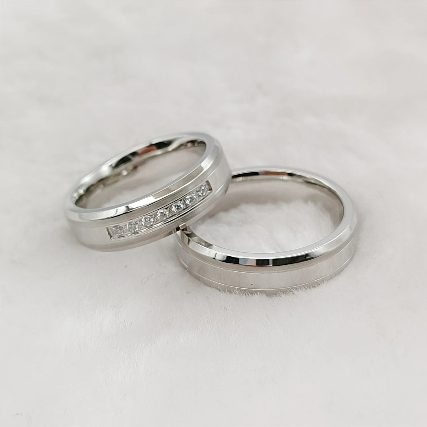 Splendid Designer 2pcs Bridal Wedding Engagement Rings Bridal Sets Silver Stainless Steel Jewelry Statement Ring