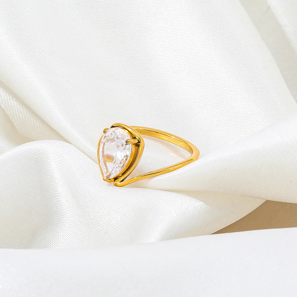 Trendy Stainless Steel Fine Arrow Rings 18K Gold Plated with Water Drop & Big Zircon for Gifts