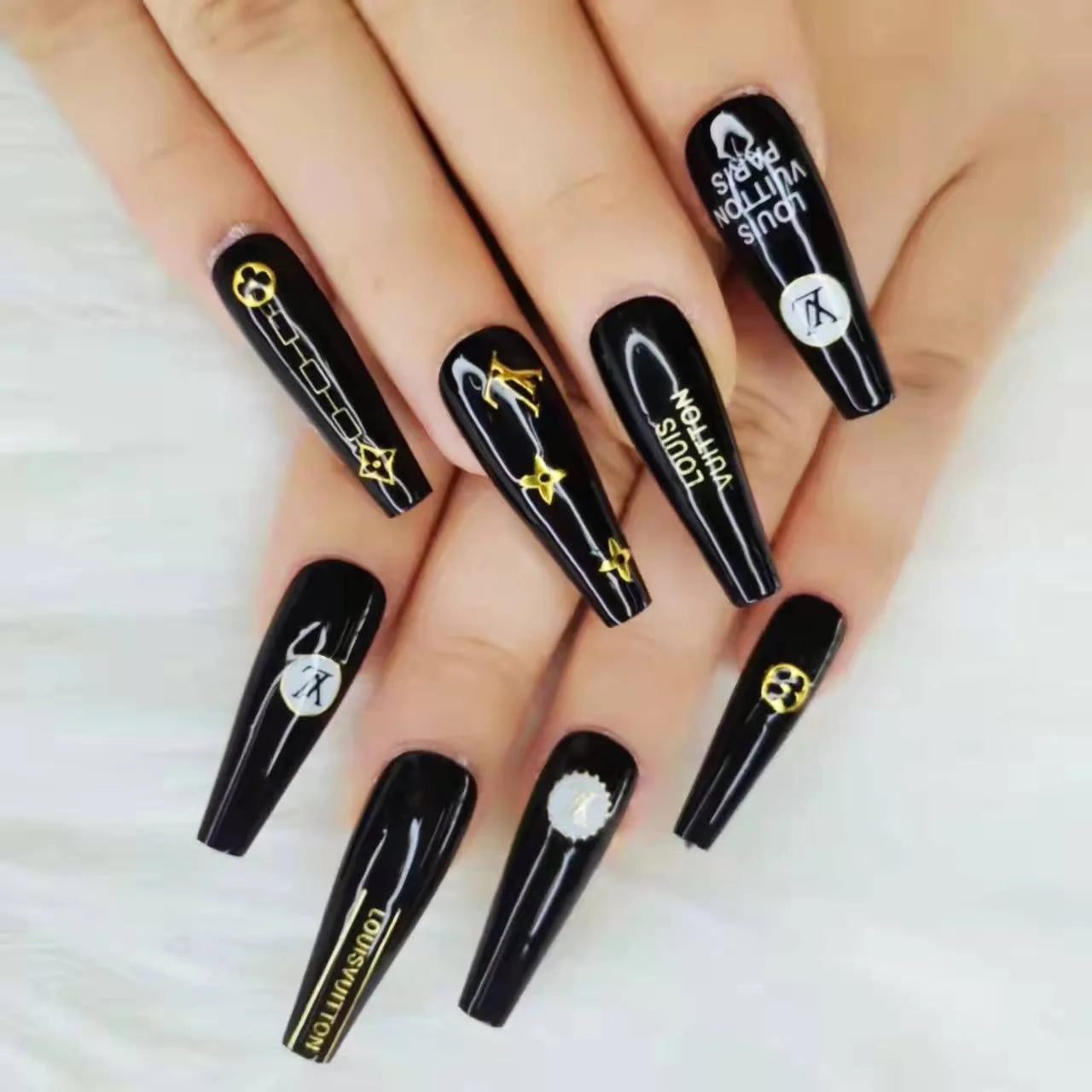 2026 Handmade New Arrival Press-On Nails False Artificial Fingernails with Design for Finger Application Includes Packaging Box