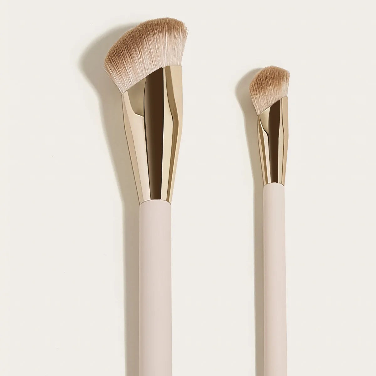 High Quality Thumb Shaped Foundation Brush Private Label Synthetic Hair Used for Concealer Makeup