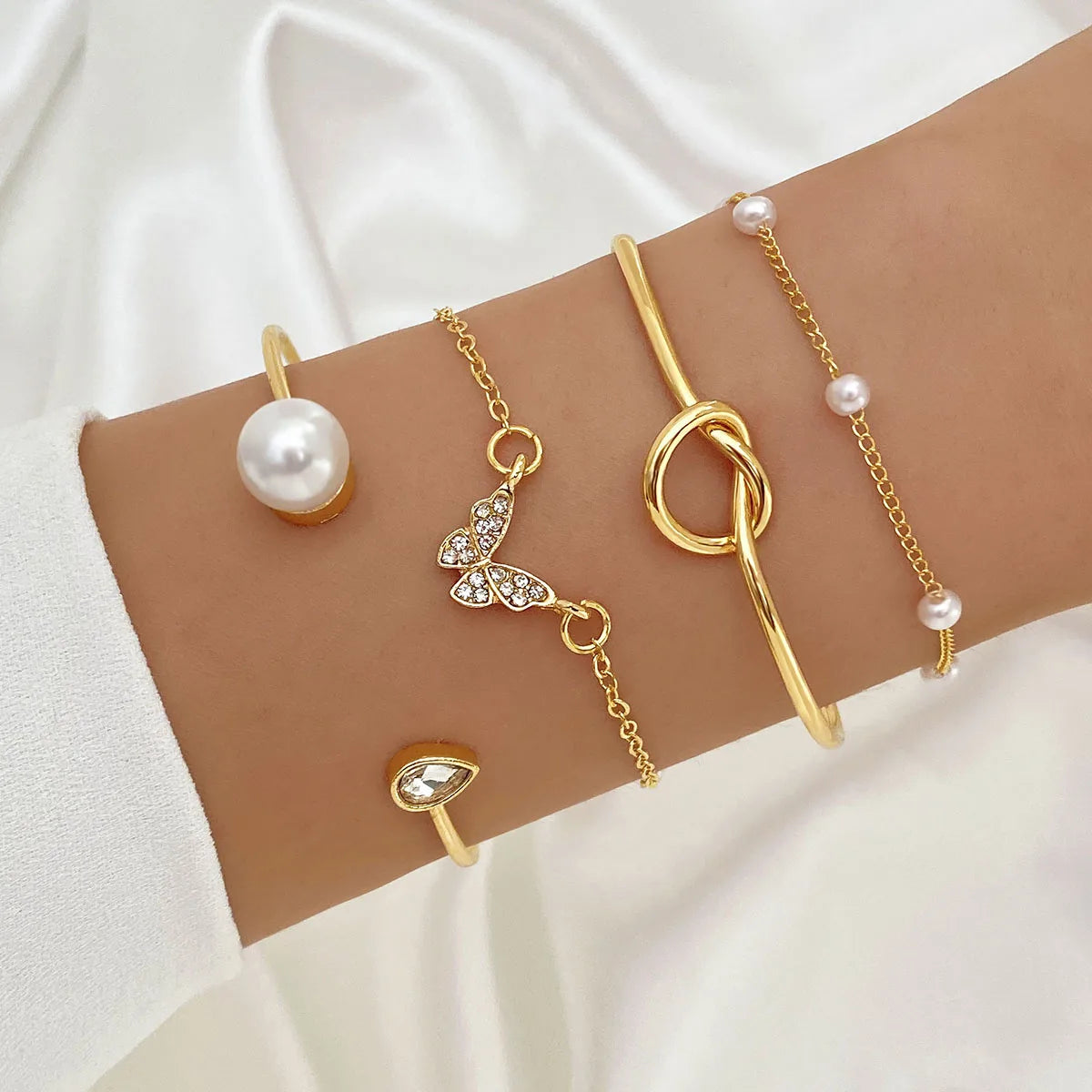 New Cute Cat Geometric Diamond Gold Metal Bracelets for Women Crystal Twisted Gold Color Metal Bangle Fashion Jewelry Gifts
