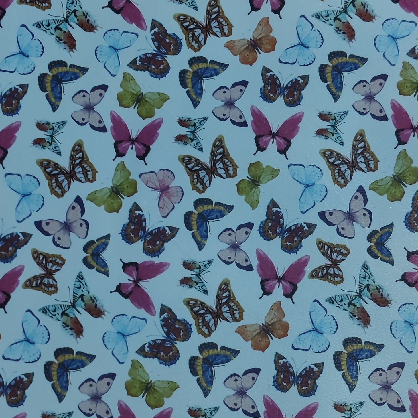 A-1127 PU Synthetic Leather Glitter Effect Butterflies Design Durable Fabric for Fashion Bags Shoes Sofas Outdoor Garment Use