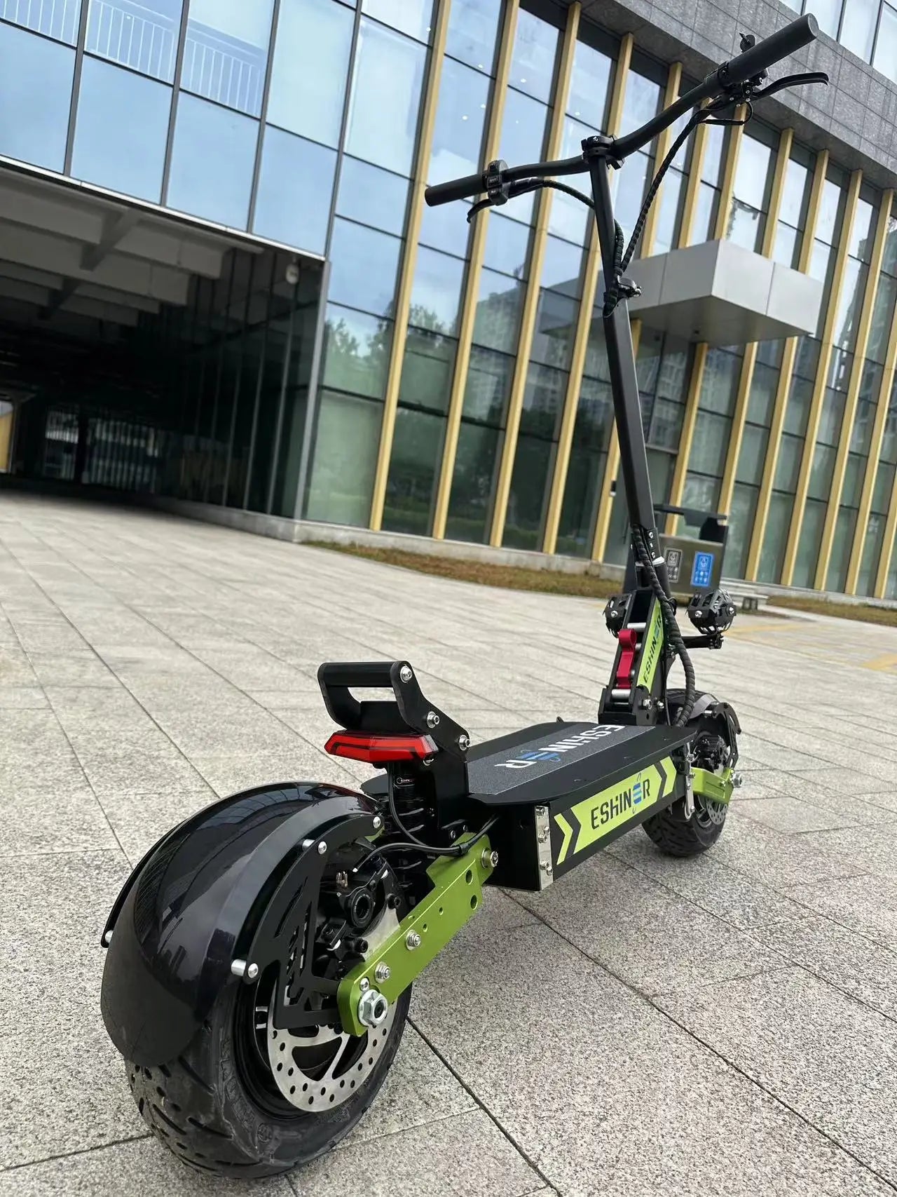 High Power Foldable Portable Electric Scooter Qatar 60V 6000W Dual Motor Fast Speed 80Km Adult E Scooter With Street Legal