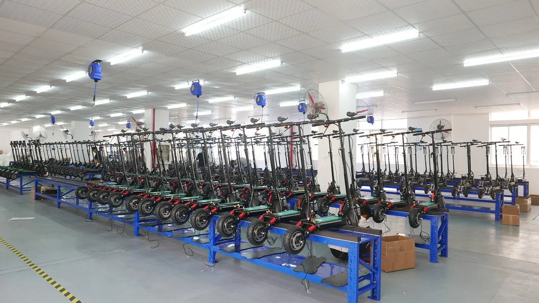 2026 Factory Wholesale Price Electric Skateboard Planar Wheels Aluminum Frame 6000W Motor Lightweight