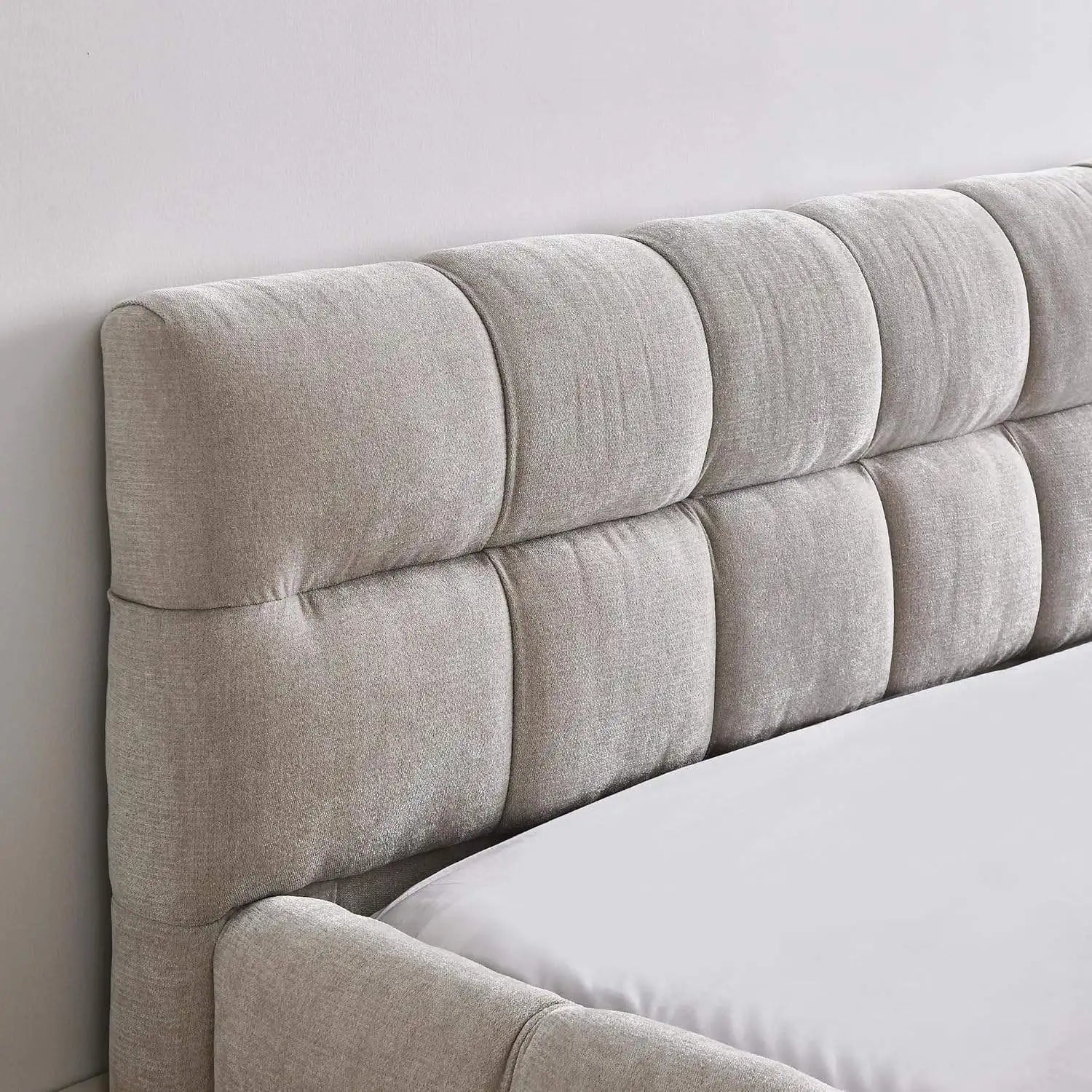 M Queen Size Upholstered Bed Frame Durable Bedroom Furniture Chenille Fabric Platform Bed Frame with Tufted Headboard
