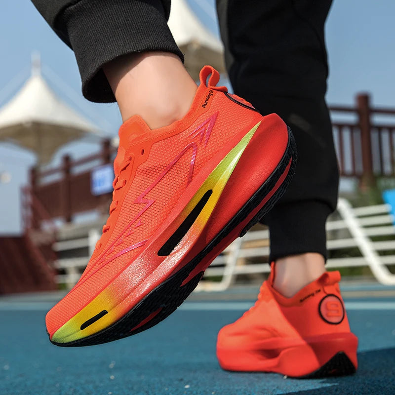 2024 Model Custom Logo Men's Running Shoes for Outdoor Use in Spring