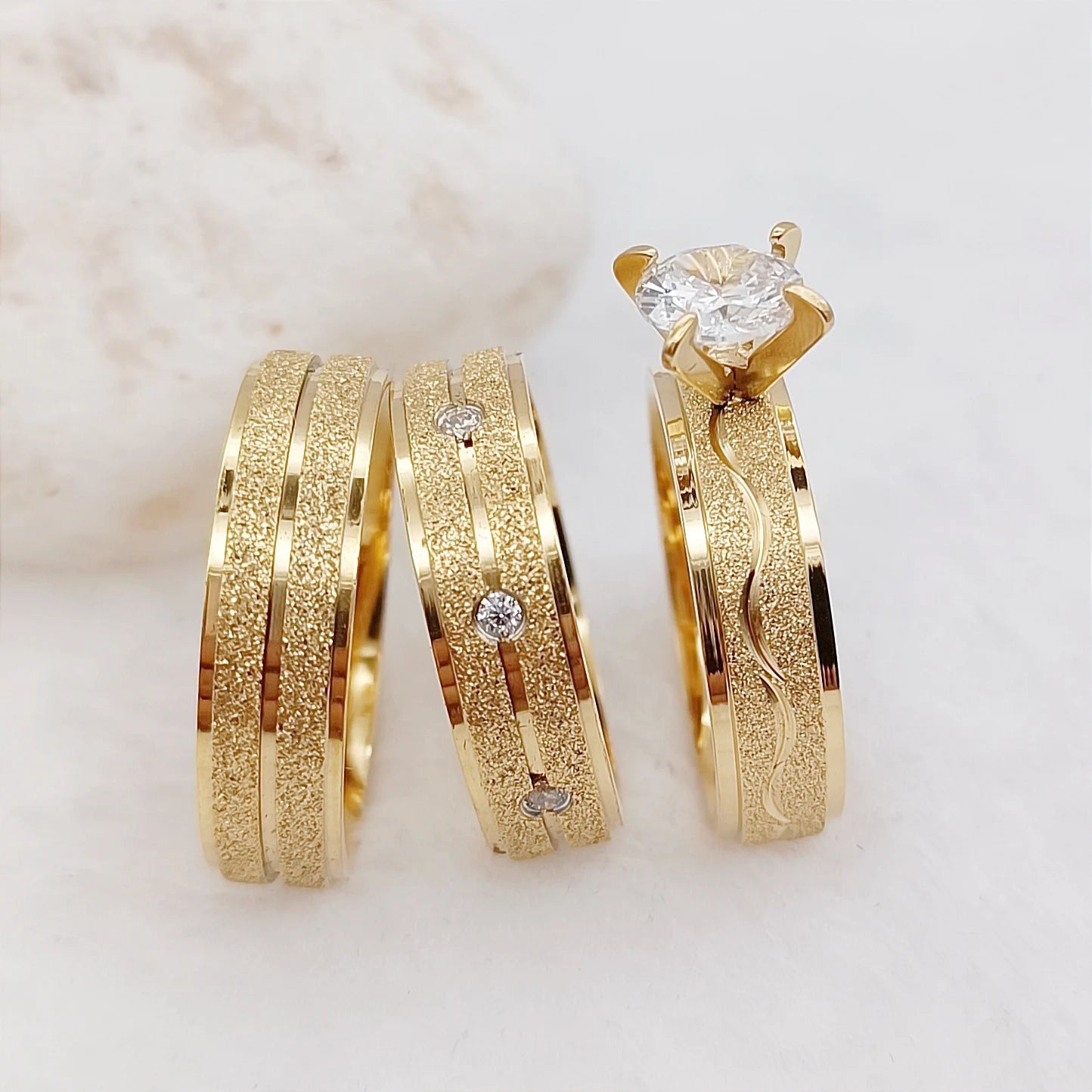 European Jewelry Luxury Alliances Bridal Set Golden Titanium Rings Western Promise Wedding Engagement Rings Couples