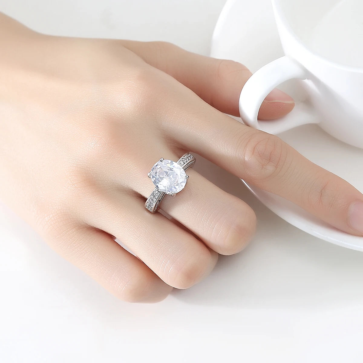 LUOTEEMI Fashion Jewelry Couple Wedding Rings One Oval Cut CZ Zircon Vintage CZ Engagement Rings