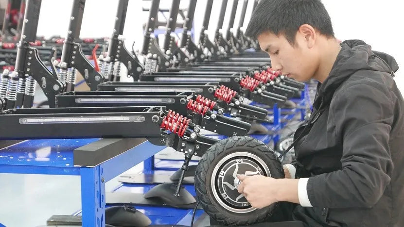 2026 Factory Wholesale Price Electric Skateboard Planar Wheels Aluminum Frame 6000W Motor Lightweight
