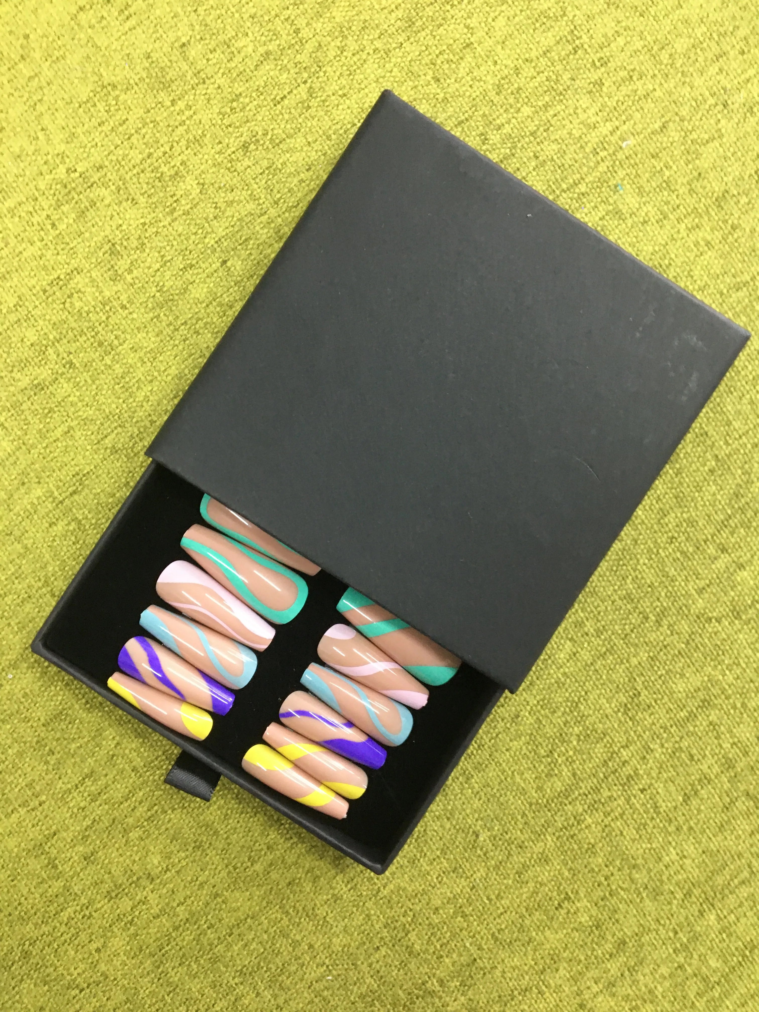 2024 Newest Wholesale Private Label Handmade Press Nails Ins Most Popular Trending Artificial Fingernails Acrylic Full Design
