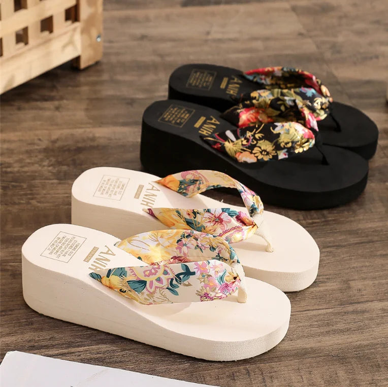 2026 New Summer Fashion Ladies Platform Beach Flip Flops Wedge Slippers for Women PVC PU Rubber Women's Summer Flat Shoes 1pcs