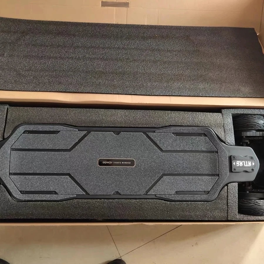 Cool Design Exway Atlas Pro off Road Electric Skateboard Four-wheel Drive High Speed 7056W Carbon Fiber Long Endurance Adults