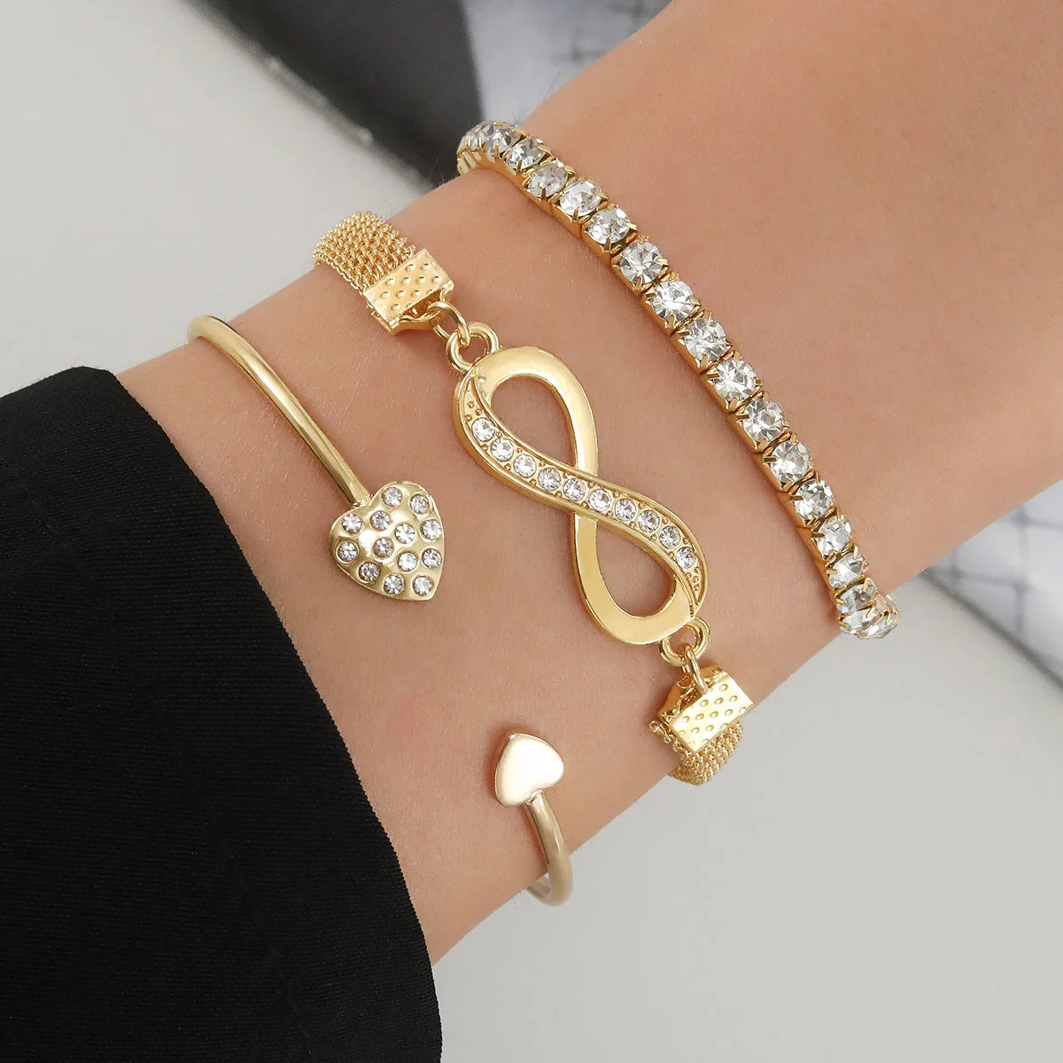 New Cute Cat Geometric Diamond Gold Metal Bracelets for Women Crystal Twisted Gold Color Metal Bangle Fashion Jewelry Gifts