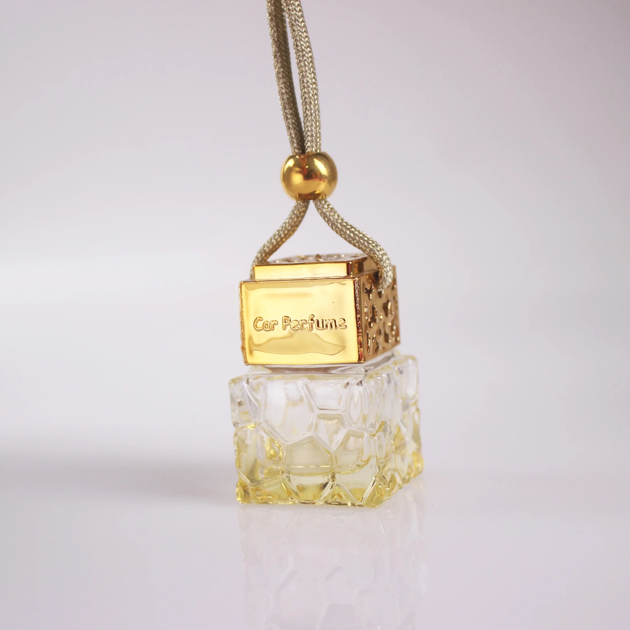 Exquisite 8ml Tinted Honeycomb Shape Car Perfume Bottle Gold Pink Blue Glass Aromatherapy Diffusers for Hanging in Cars