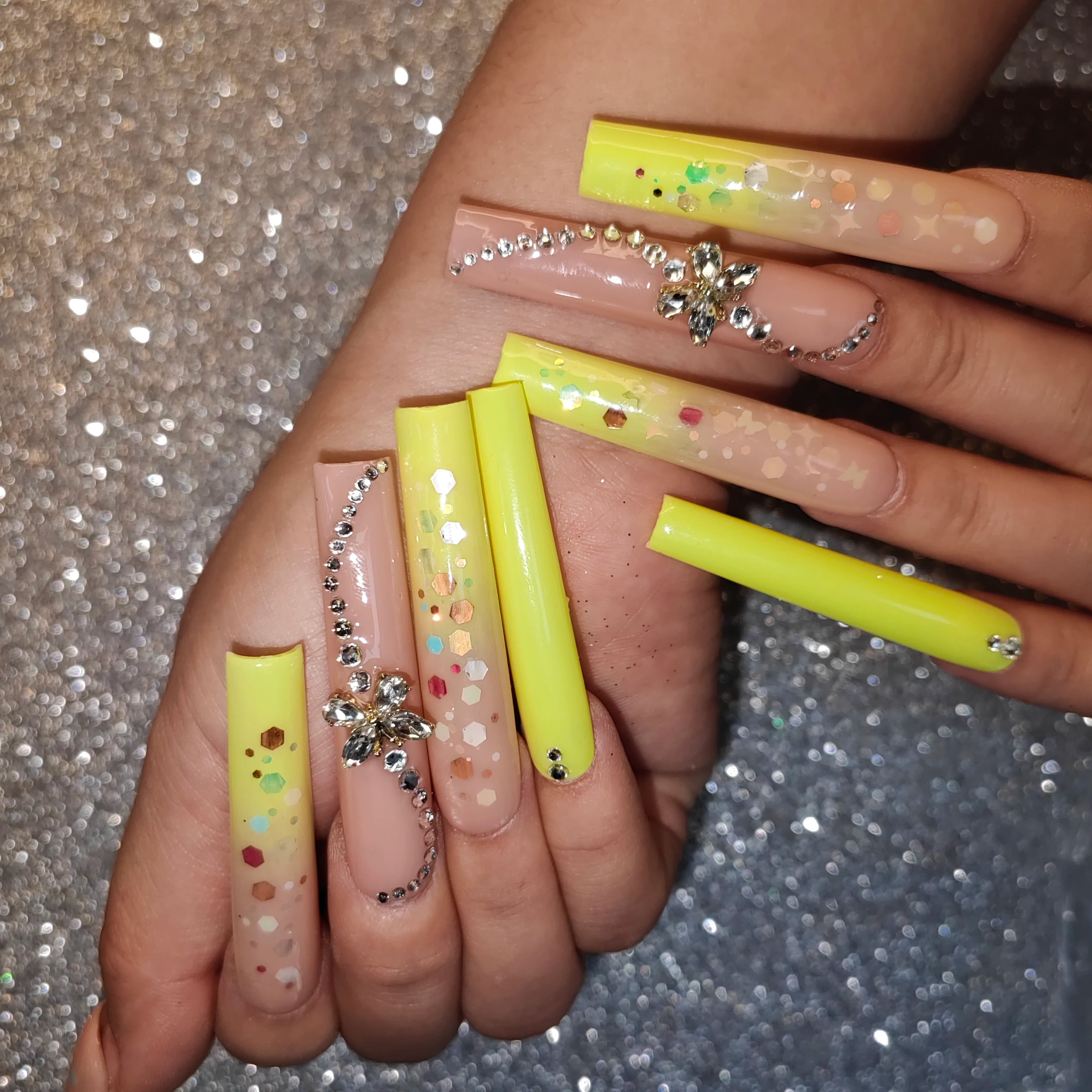 2024 Newest Wholesale Private Label Handmade Press Nails Ins Most Popular Trending Artificial Fingernails Acrylic Full Design