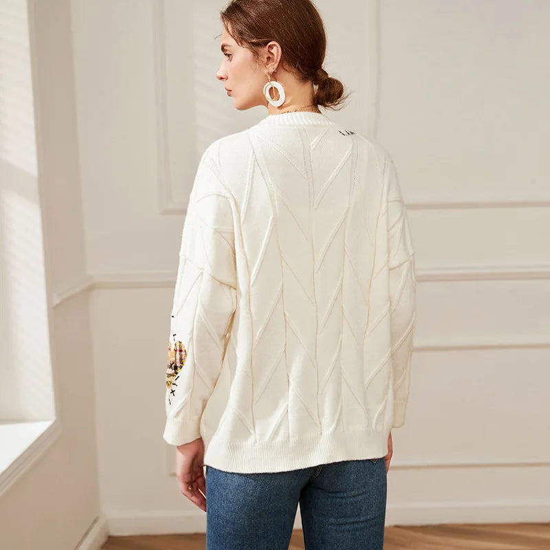 Wholesale Autumn New Arrival Fashion Lady v Neck Custom Fit Letter Heart Shape Embroidery Women Sweater Coat Casual Style Button