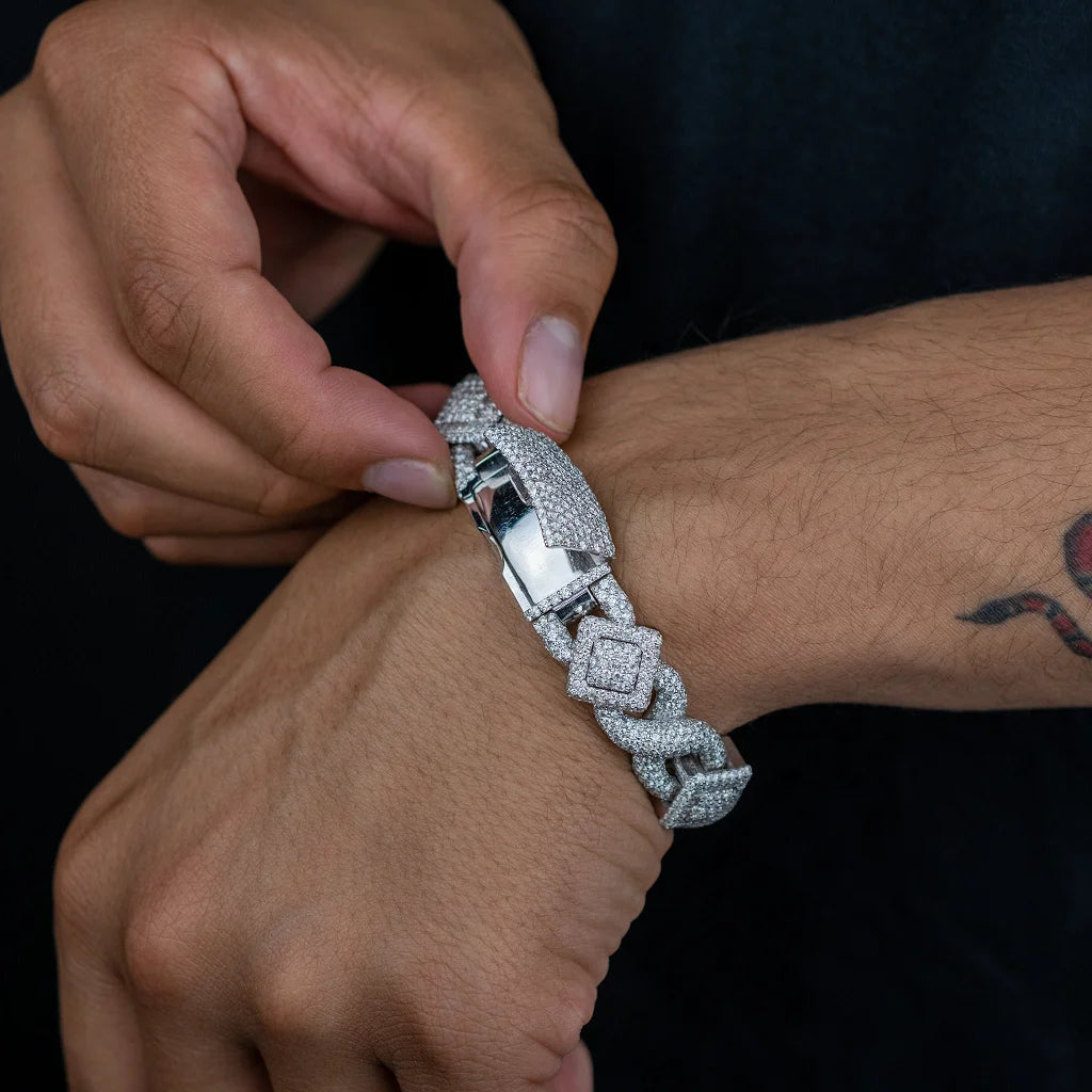 Luxury Grade Smooth Finish Icedout Diamond Charm Hip Hop Bracelet Long Shine Adjustable Chain Yellow Gold Unisex Daily Use Gift