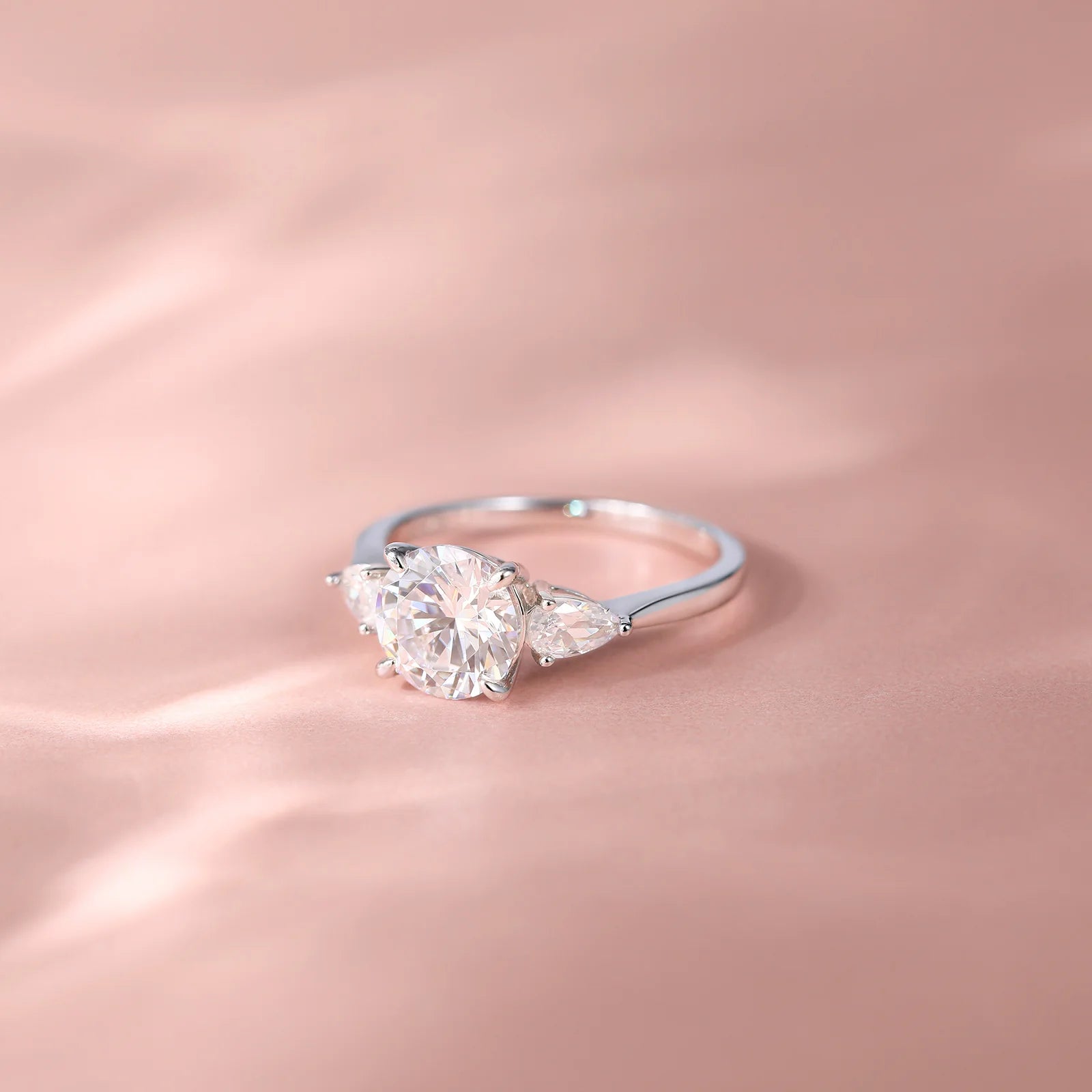 OAHLAN Hot Selling Fashion Jewelry Luxury 2CT Round Cut Moissanite S925 Sterling Silver Rings for Women Engagement Wedding Gift