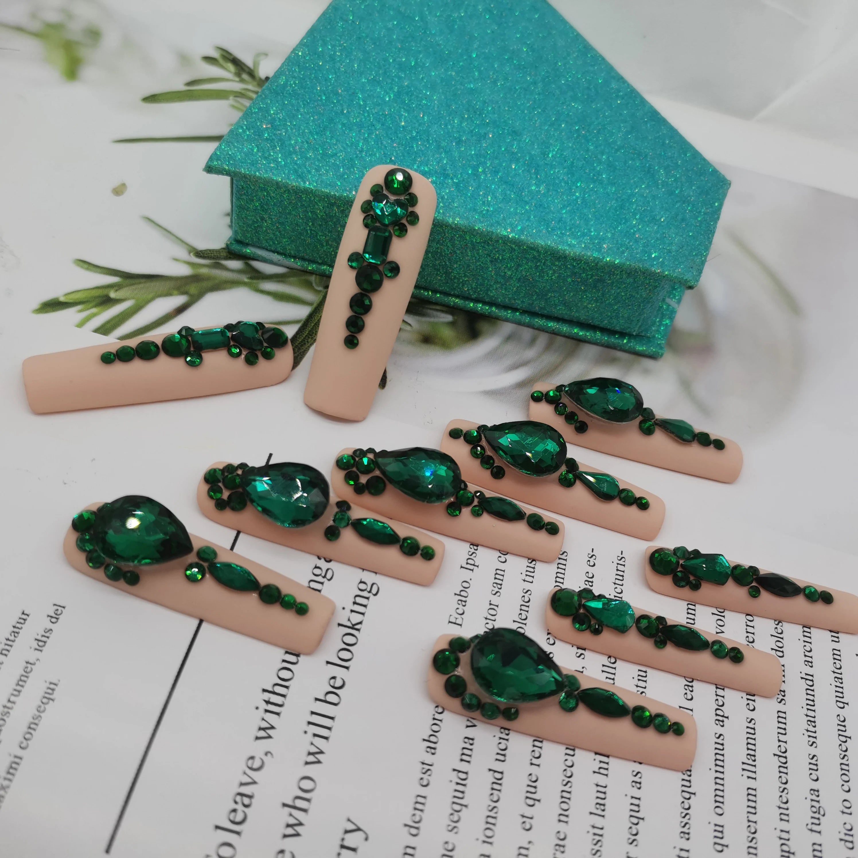 2024 Newest Wholesale Private Label Handmade Press Nails Ins Most Popular Trending Artificial Fingernails Acrylic Full Design