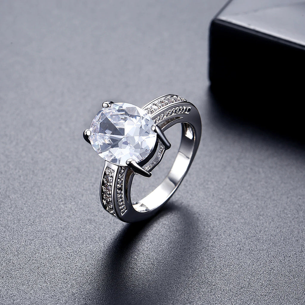LUOTEEMI Fashion Jewelry Couple Wedding Rings One Oval Cut CZ Zircon Vintage CZ Engagement Rings