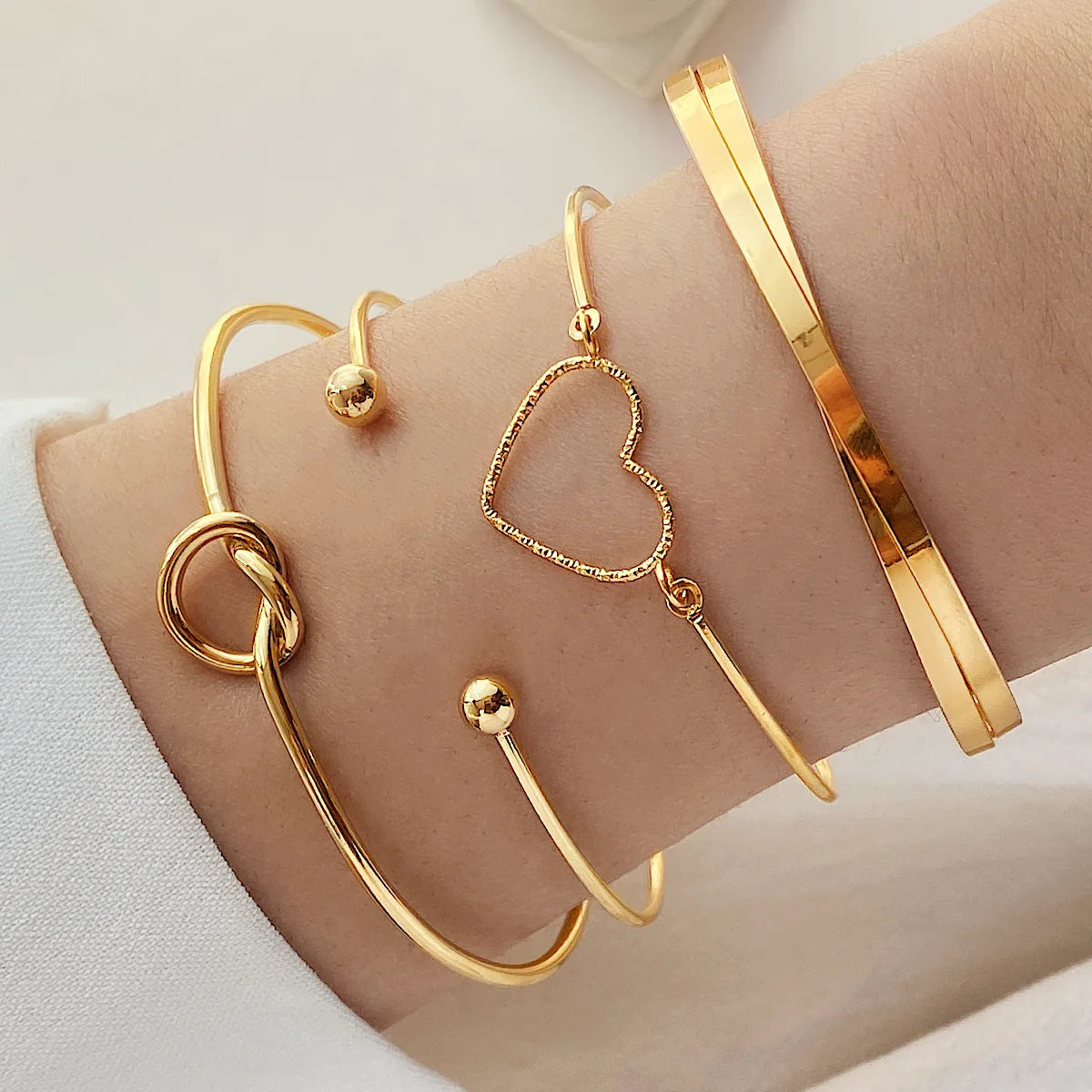 New Cute Cat Geometric Diamond Gold Metal Bracelets for Women Crystal Twisted Gold Color Metal Bangle Fashion Jewelry Gifts