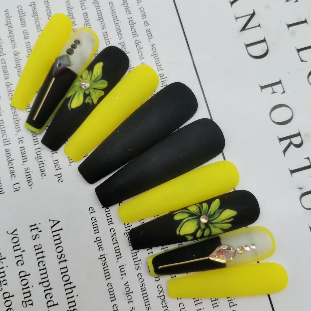 2024 Newest Wholesale Private Label Handmade Press Nails Ins Most Popular Trending Artificial Fingernails Acrylic Full Design