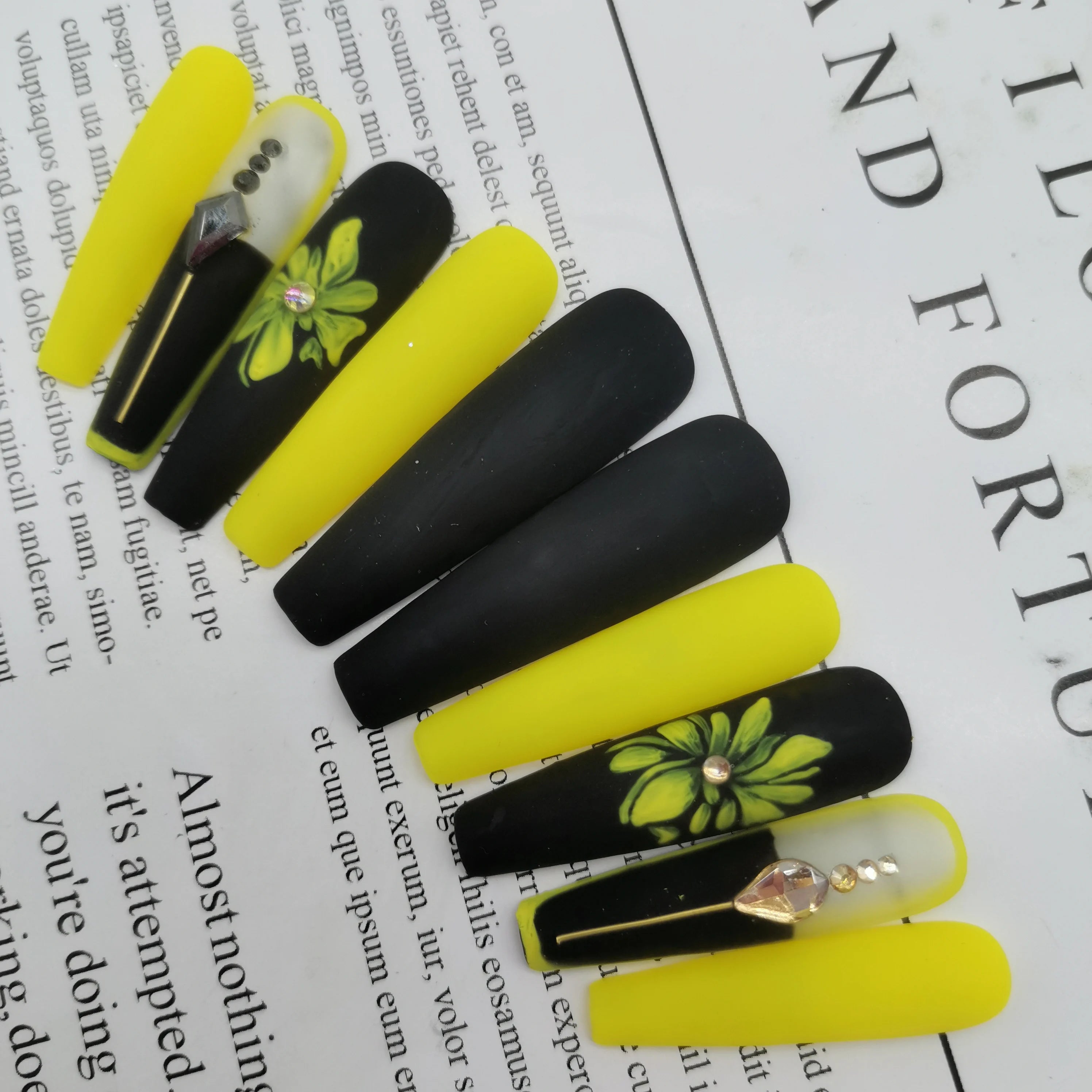 2024 Newest Wholesale Private Label Handmade Press Nails Ins Most Popular Trending Artificial Fingernails Acrylic Full Design